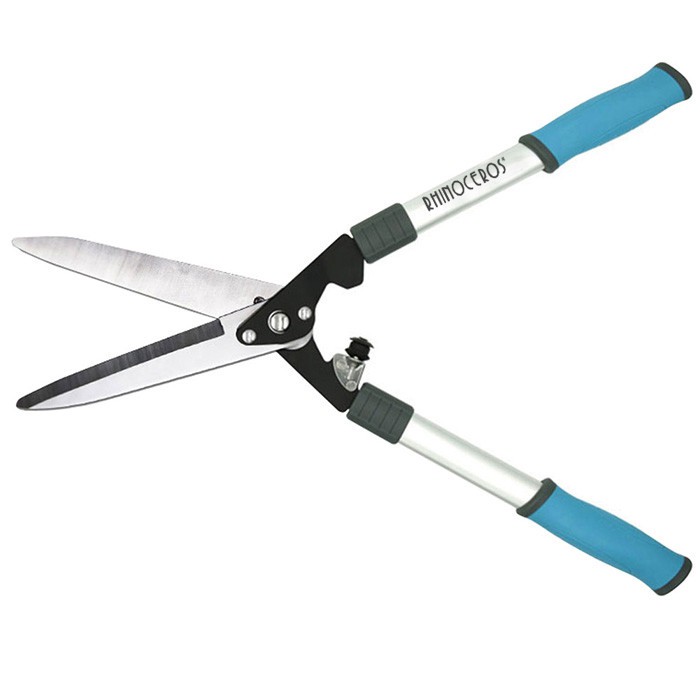 Použití zahradního nářadí - vysoké nůžky na větve a vysoké pily na větve