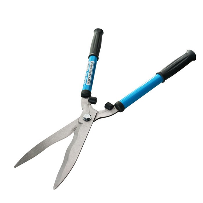 Běžně používané věci na zahradách - jak používat nůžky na živý plot