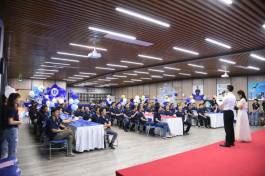 Zakladatel Rhinoceros vypráví o své historii podnikání a zaměstnanců k oslavě...