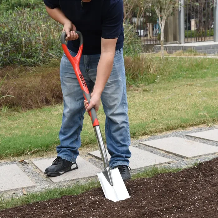 Nerez vs. uhlík: Výběr zahradního nářadí