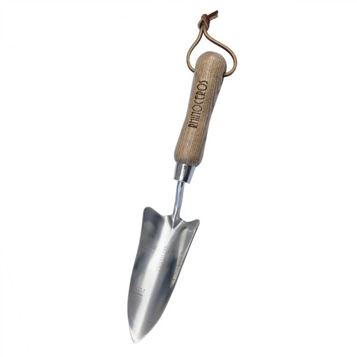 Nástroj pro transplanter rostliny